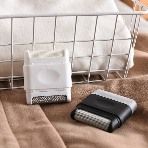 Portable Manual Clothes Lint Remover - Image 3